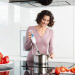 ⁦خلاط يدوي Braun MultiQuick MQ3035WH – 700 واط – 2 سرعات – رأس خلط معدني – فرامة – كأس خفق 600 مل⁩ - الصورة ⁦6⁩