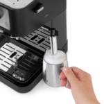 ⁦ماكينة قهوة ديلونغي Delonghi اسبريسو و كابوتشينو- إمكانية استعمال بن الاسبريسو المطحون أو الأقراص الجاهزة |EC260BK⁩ - الصورة ⁦3⁩